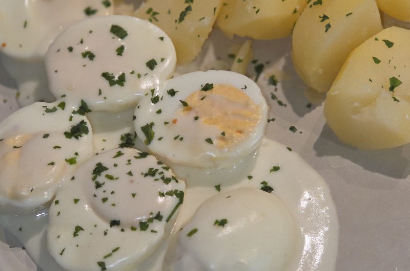 Eier an enger Mostertzooss
