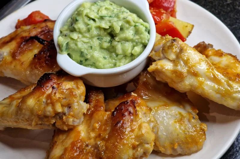 Chickenwings mat Guacamole