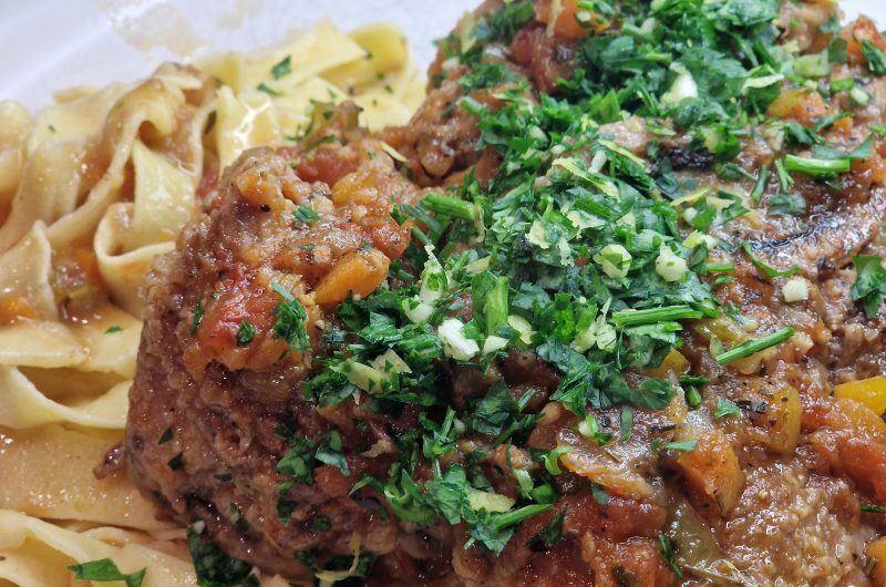 Ossobuco Gremolata mat hausgemaater Pasta