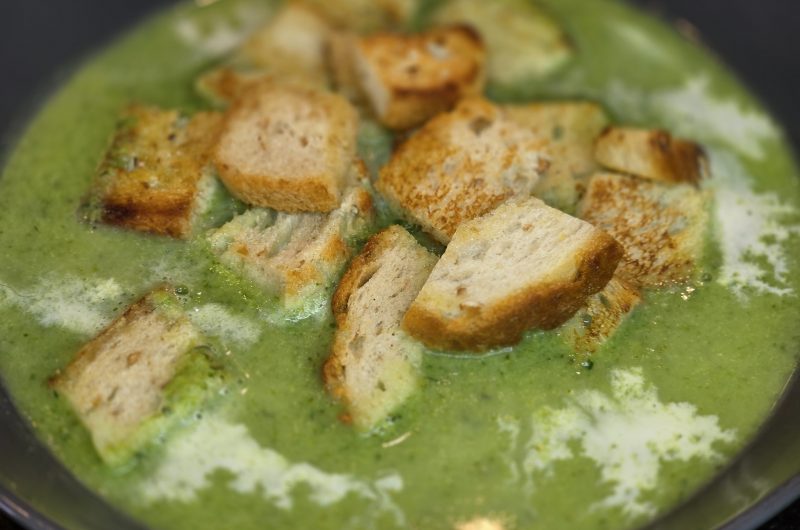 Broccoli-Crème-Zopp... mat Spinat an Iärbëssen