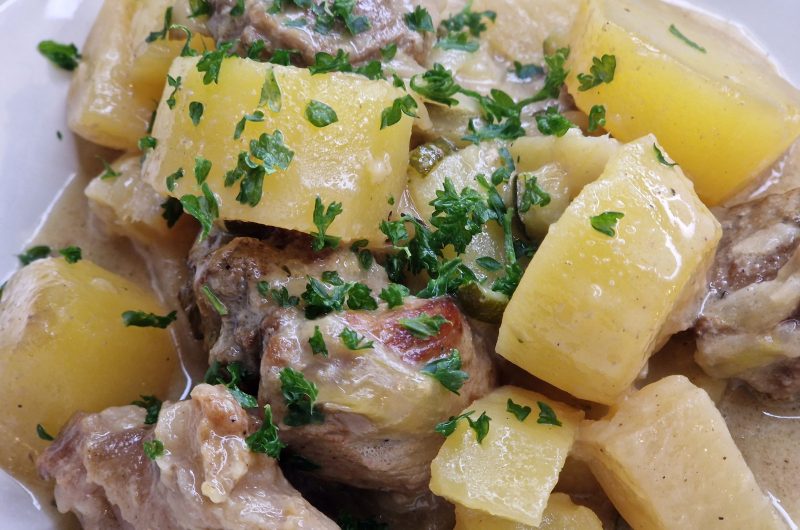 Crèmigen Randsragout mat Gromperen an Kohlrabi