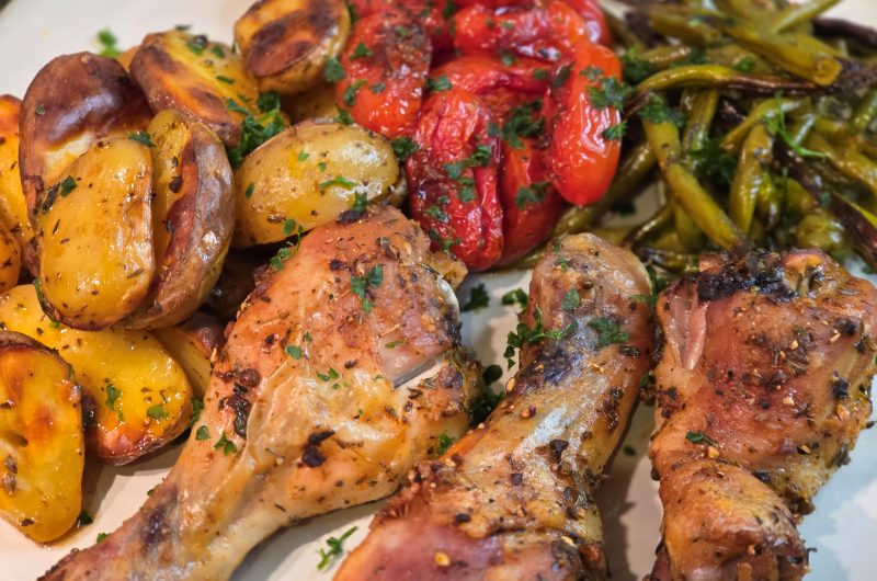 Mediterran Pouletstrempelen, mat Gromperen an Geméiss