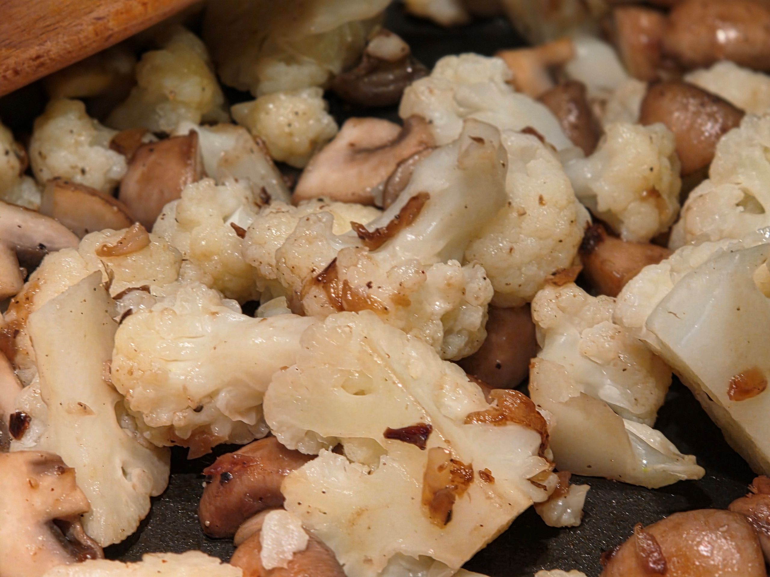 Choufleurpann mat Kooschelen an Knuawelek