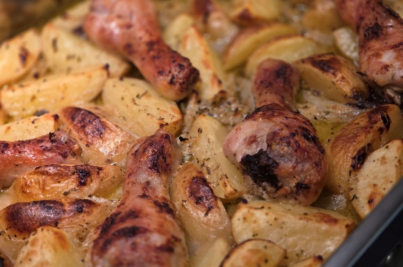 Poulet mat Gromperen no griechisch Art