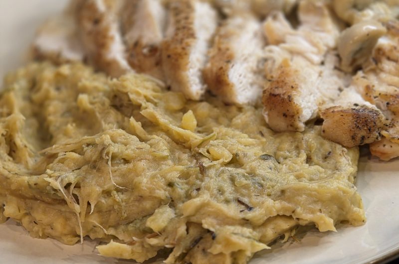 Porettenpürée mat Pouletfilet an Kooschelzooss