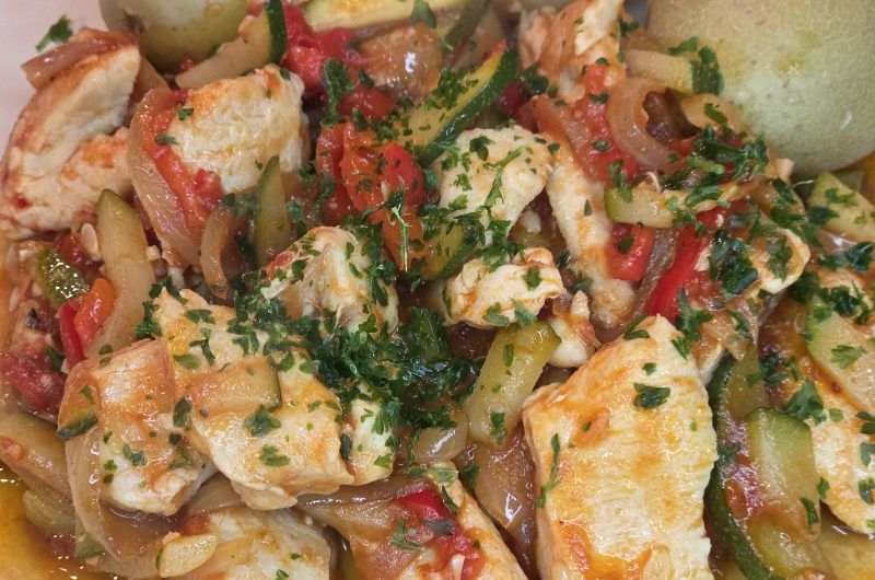 Geschnetzeltes mat Courgetten an Paprika